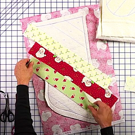 How To Make A Quilt As You Go Christmas Stocking - Easy Quilted Christmas Stocking Pattern - DIY Holiday Decor Ideas Quilt As You Go Stocking Pattern, Free Quilted Christmas Stocking Pattern, Patchwork Xmas Stocking, Easy Quilted Stocking Pattern, Quilt As You Go Christmas Stocking, Making Christmas Stockings Tutorials, How To Make A Quilted Christmas Stocking, Quilting Christmas Stocking, Christmas Stocking Diy Ideas