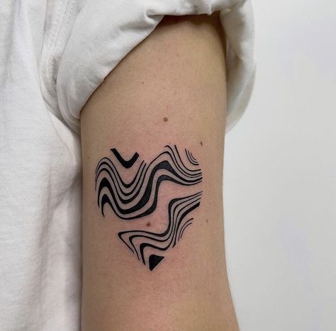 Wavy Heart Tattoo, Wavy Line Tattoo, Wavy Tattoo, Marble Tattoo, Cute Thigh Tattoos, Tato Minimal, Heart Tattoo Designs, Band Tattoo