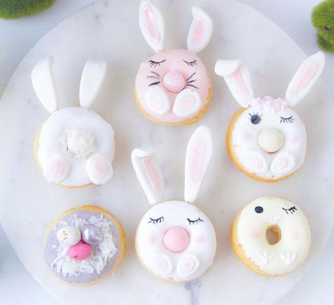 Bunny donuts Bunny Donut, Donut Decorating Ideas, Fancy Donuts, Cute Donuts, Easter Baking, Bunny Birthday, Delicious Donuts, Easter Cupcakes, Baked Donuts