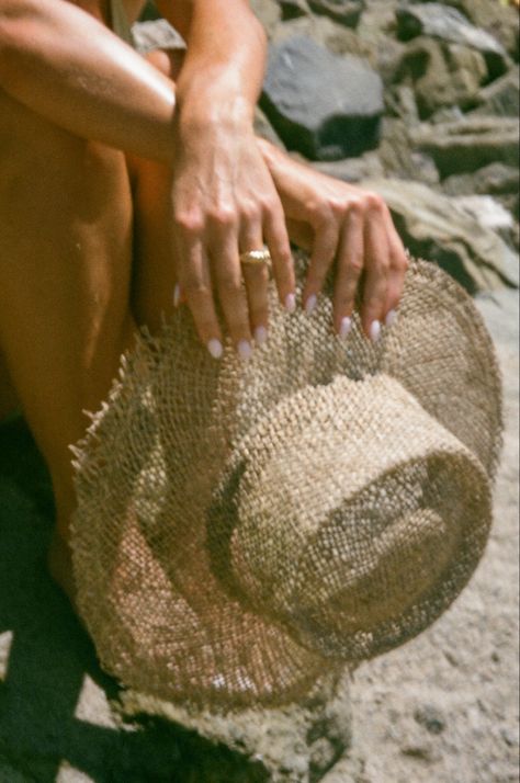 Aesthetic Jewelry Photography Beach, Beach Film Portraits, Creative Jwellery Shoot, Laguna Beach Photography, Beach Details, Beach Photoshoot Props, Girly Beach Aesthetic, Beach Hat Photo Ideas, Warm Beach Aesthetic