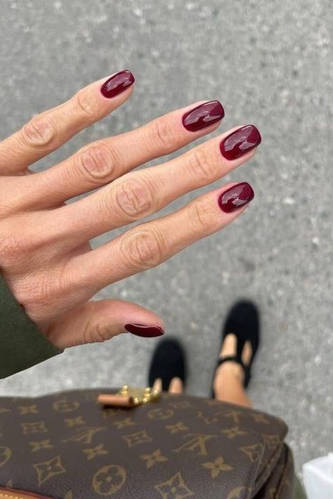 Best Fall Nail Colors of 2023, fall nails 2023, fall nail trends, fall nail color trends, green nails, brown nails, emerald nails, gold nails, plum nails, red nails, white nails, latte nails, Plum Nails | Best Fall Nail Colors of 2023 Smink Inspiration, Her Nails, Makijaż Smokey Eye, Red Nail, Fall Nail Colors, Minimalist Nails, Classy Nails, Chic Nails, 가을 패션