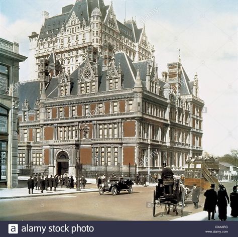 Vanderbilt Mansion, Fifth Avenue, New York, New York, 1910 Stock Photo: 50629812 - Alamy Vanderbilt Houses, New York Mansion, Fifth Avenue New York, American Mansions, Cornelius Vanderbilt, Vanderbilt Mansions, New York Central Railroad, Old Mansions, Historic Mansion