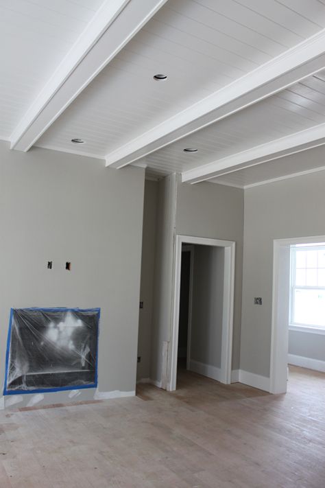 White Faux Beams Ceiling, White Wooden Ceiling Living Room, Painted White Beams Ceiling, White Ceiling With Wood Beams Living Room, White Ceiling With White Beams, Paint Wood Beams On Ceiling, Painted Beams Ceiling Living Room, White Painted Wood Ceiling, Painting Beams Ceiling