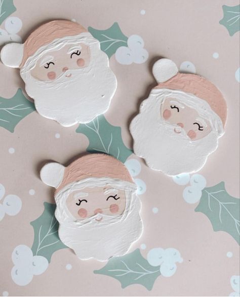 Super easy and cute little santa ornaments made with clay. Clay Handprint, Clay Santa, Santa Christmas Tree, Minimal Christmas, Santa Ornaments, Diy Clay, Santa Christmas, How To Make Ornaments, Tree Ornaments