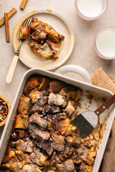 Sausage French Toast Casserole - Erin Lives Whole Cinnamon Bagels, Croissant Bread Pudding, Erin Lives Whole, Pear Bread, Bagel Bread, Croissant Bread, Delicious French Toast, Make French Toast, Christmas Desserts Easy