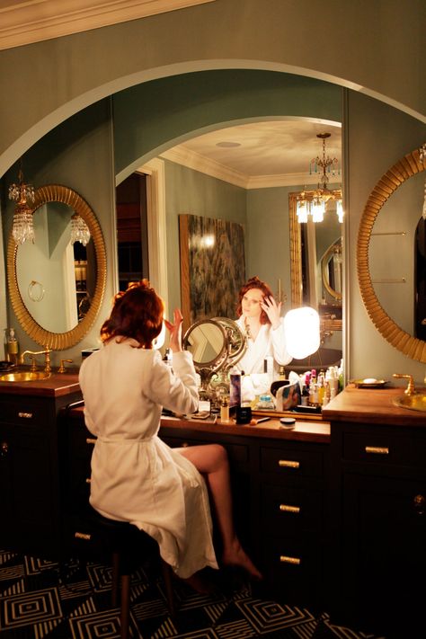 Karen Elson’s Stunning Photo Diary From the Conservancy Gala in Nashville | Vogue Rustic Makeup Vanity Ideas, Rustic Makeup Vanity, Makeup Redhead, Wedding Makeup Redhead, Vanity Makeup Rooms, Pierce Ward, Karen Elson, Vanity Room, Shabby Chic Bathroom