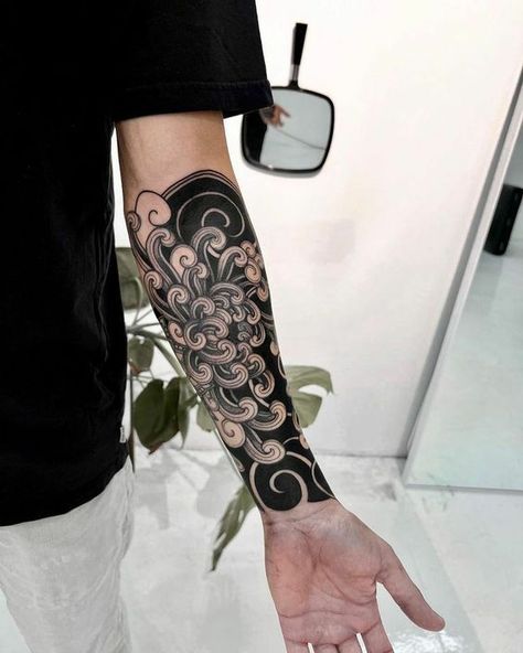 Tato Irezumi, Japanese Forearm Tattoo, Dark Tattoo Ideas, Tattoo Japonais, Forearm Cover Up Tattoos, Gotik Tattoo, Mangas Tattoo, Tattoo Design Tattoo, Black Tattoo Cover Up