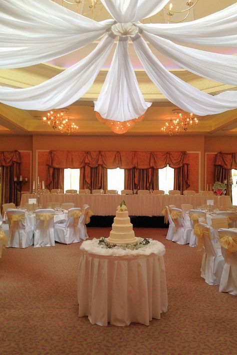 Here’s an elegant fabric draping with beautiful lighting for wedding inspiration.#WeddingIdeas #DrapingWithLights #FairyLights Ceiling Draping Wedding, Reception Ceiling, Wedding Ceiling Decorations, Ceiling Drapes, Draping Ideas, Wedding Draping, Draping Wedding, Wedding Ceiling, Ceiling Draping