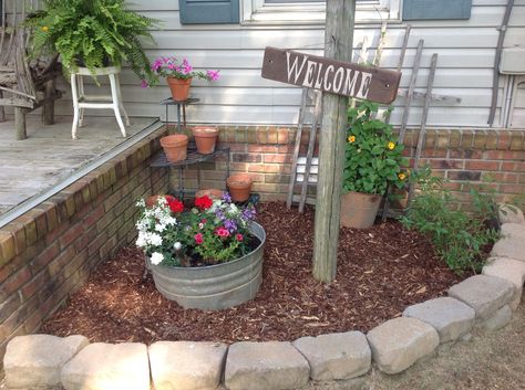 . Tattoo Plant, Small Front Yard Landscaping, Front Yard Garden Design, Vintage Garden Decor, Outdoor Flowers, Garden Yard Ideas, Front Yard Garden, Plants And Flowers, Rustic Garden Decor