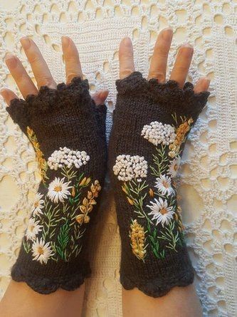 Confection Au Crochet, Crochet Gloves, Fun Crochet Projects, Crochet Diy, Black Accessories, Diy Crochet Projects, Crochet Crafts, Cute Crochet, Diy Crochet