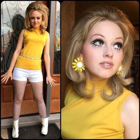 1968 Hairstyles, Gogo Girl Hair, Gogo Girl Makeup, 70s Gogo Dancer, Twiggy Halloween Costume, Twiggy Outfits, Twiggy Costume, 60s Halloween Costumes, 60s Halloween Costume