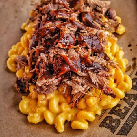 Beef Mac And Cheese, Bbq Food Truck, Hot Chicken Sandwiches, Pulled Beef, Rib Meat, Bacon Mac And Cheese, Honey Chipotle, Best Mac And Cheese, Best Mac