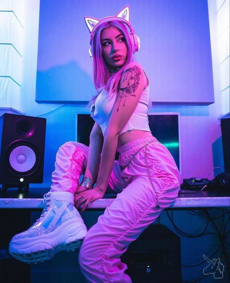 Cars Y2k, Egirl Style, Grunge Aesthetic, Gamer Girl, Pink Hair, Cool Style, Headphones, Desk, Sneakers