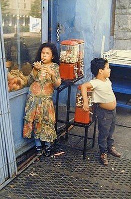 In the street New York Helen Levitt Photography Helen Levitt, Street Photography Portrait, Street Photography People, Lee Friedlander, Edward Steichen, Walker Evans, Vivian Maier, Greenwich Village, Street Fashion Photography