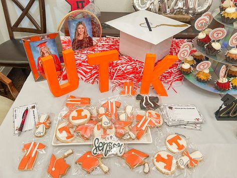 Utk Graduation Party, University Of Tennessee Graduation Party, Tennessee Graduation Party, Orange Grad Party, Colorful Grad Party, Orange Graduation Party, University Graduation Party Ideas Decoration, Preppy Graduation Party, Grad Party Table