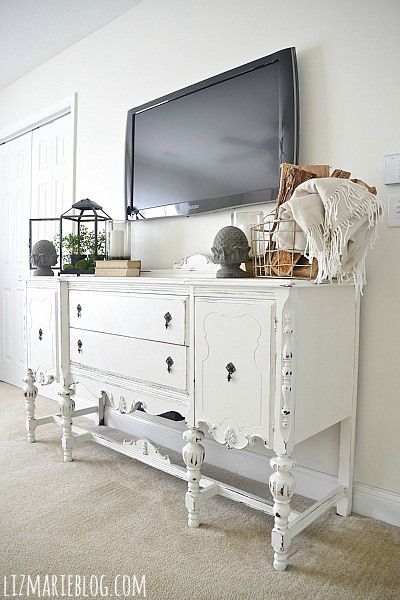 Buffet makeover using DIY chalk paint - full recipe on the blog on how to make your own chalk paint for all your painting projects! How To Decorate Around A Tv, Diy Buffet, Buffet Makeover, Painted Buffet, Antique Buffet, Flat Screen Tv, Diy Chalk Paint, Katy Tx, A Living Room