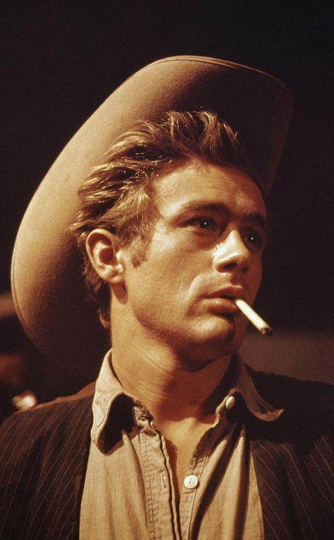 James Dean played a ranch hand in Giant (1956). James Dean Poster, Jim Stark, Jimmy Dean, East Of Eden, James Dean, Elizabeth Taylor, Bruce Lee, Classic Hollywood, Marilyn Monroe