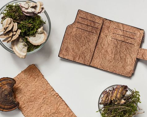 Mycelium Packaging, Bio Materials Textiles, How To Store Mushrooms, Mushrooms Textiles, Leather Mushroom Bag, Fungi Mycelium, Slow Design, Why Vegan, Plastic Coating