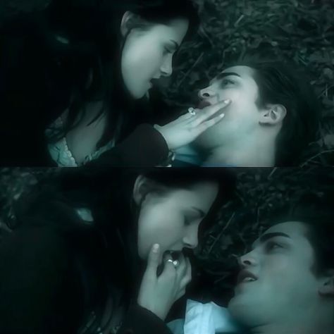 Edward Aesthetic, Twilight Bella And Edward, Bella Edward, Twilight Bella, Twilight 2008, Alt Indie, Twilight Saga Series, Twilight Cast, Twilight Photos