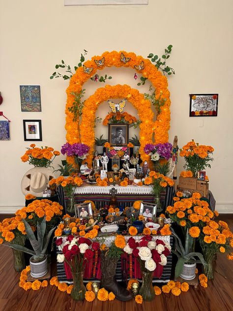 Day Of The Dead Alters Ideas Diy, Offrenda Table Ideas Decor, Dia De Los Muertos Decorations Ideas Diy, Day Of The Dead Party Decorations, Day Of The Dead Altar Ideas, Ofrenda Ideas Diy, Dia De Los Muertos Decorations Ideas Altars, Diy Altar De Muertos Ideas, Simple Ofrenda Ideas