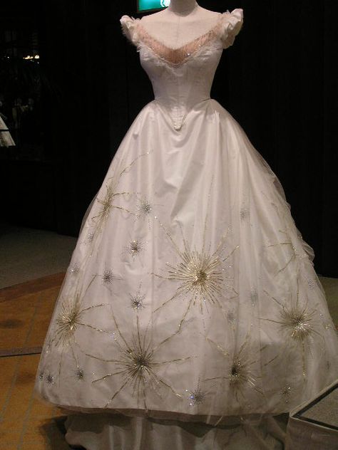 Christine Daeé (Emmy Rossum) dress used in the song: Think of me in the film version of 2004.    (via belle-art) Phantom Of The Opera Dress Ideas, Christine Daae Think Of Me Dress, Phantom Of The Opera Prom Dress, Phantom Of The Opera Dress, Mrs Frizzle Costume, Healthy Snacks For Work, Opera Dress, Christine Daae, Emmy Rossum