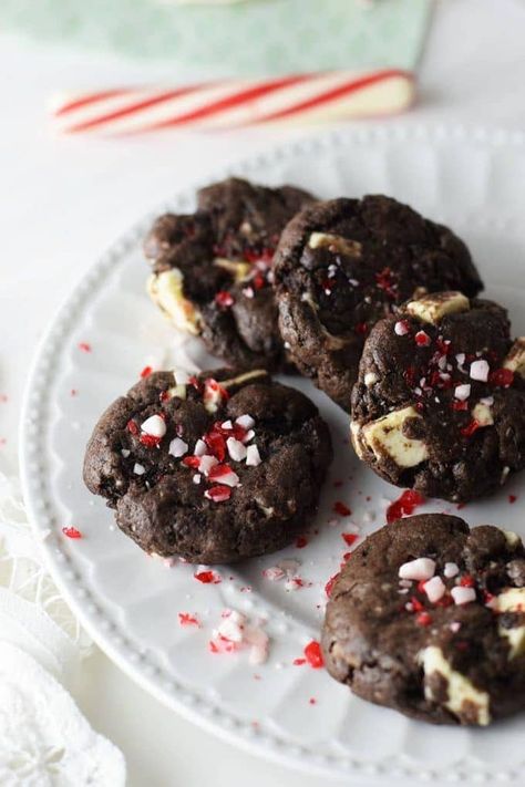 Chocolate Oreo Peppermint Cake Mix Cookies Chocolate Chip Peppermint Cookies, Chocolate Peppermint Cookies Recipe, Peppermint Brownie Cookies, Peppermint Mocha Cookies, Mint Chocolate Candy, Peppermint Brownie, Peppermint Cookie Recipe, Peppermint Cake, Soft Cookie Recipe