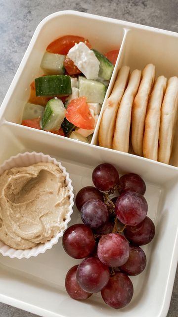 Rachel Dodge on Instagram: "Mediterranean Snack Box : Meal prep by adding hummus, cucumber & tomato salad (with feta), mini pitas and fresh fruit. This snack box is not only delicious but packed with protein making it a great, healthy option to keep you going throughout the day. #balancedlunch #mealprep #snackbox" Healthy Lunch With Protein, Greek Bento Box Lunch, Low Calorie Snack Box Ideas, Snack Box Lunch Ideas, Snack Box Healthy, Lunchbox Ideas Adults, Lunch Ideas Healthy School, Snack Box Ideas For Adults, Healthy Snack Boxes For Adults