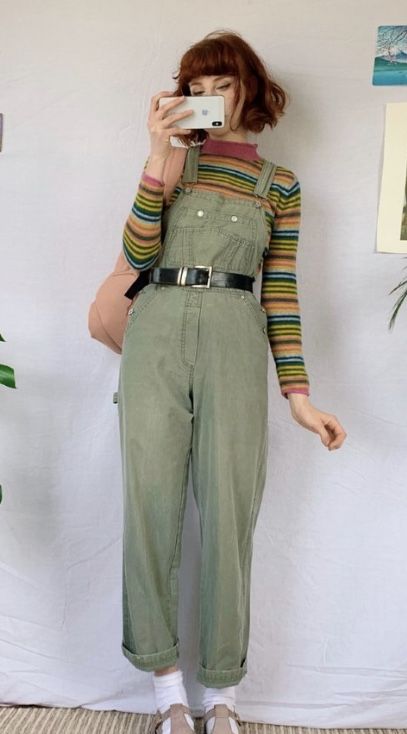 Frog Overalls Outfit, Cute Cottagecore Overalls, Painters Overalls Outfit, Overalls Outfit Goblincore, Art Teacher Clothes Aesthetic, Green Overalls Outfits Aesthetic, Cottagecore Outfits Overalls, Artsy Indie Outfits, Art Clothes Aesthetic