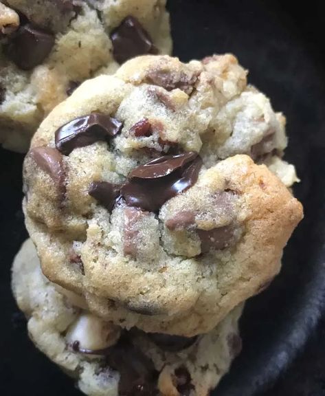 Clipper Chippers Cookie Recipe - Cookie Madness Thick Chocolate Chip Cookies, Macadamia Nut Recipes, Skillet Cookies, Chocolate Festival, Chippers, Nut Recipes, Cake Balls, Milk Chocolate Chips, Macadamia Nuts