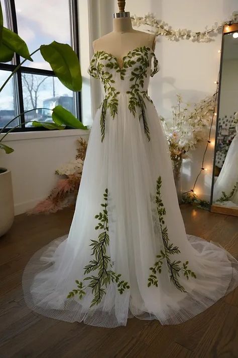 Green Embroidered Wedding Dress, Flora And Lane, Forest Wedding Dress, Nature Wedding Dress, Queen Wedding, Weddding Dress, Cottagecore Wedding, Tulle Wedding Dresses, Pagan Wedding