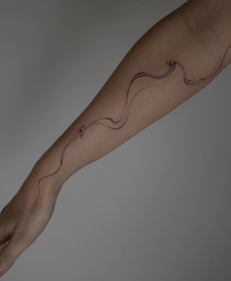 Flowing Tattoos, Leg Tattoo Designs, Line Tattoo Arm, Upper Leg Tattoos, Artsy Tattoos, Anklet Tattoos, Clever Tattoos, Leg Tattoo Men, Tattoo Designs For Men