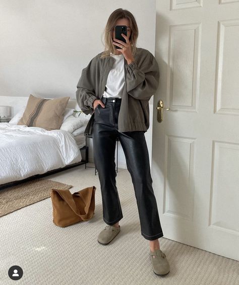 Midi Skirt With Birkenstock, Birckingstock Outfit, Clog Outfits, Birkenstock Clog Outfit, Amy Ward, Birkenstock Boston Outfit, Clog Outfit, Boston Outfits, Go Viral On Tiktok