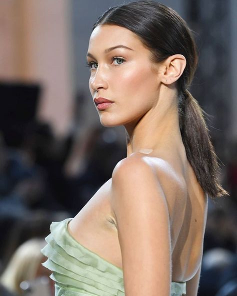 Bella Hadid Photos, Isabella Hadid, Bella Gigi Hadid, Bella Hadid Outfits, Bella Hadid Style, Green Gown, Hadid Style, Love Baby, Alexandre Vauthier