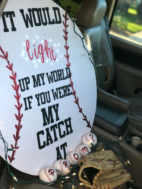 Baseball Promposal, Promposal Ideas For Him, Asking To Homecoming, Creative Prom Proposal Ideas, Cute Promposals, Prom Posters, Homecoming Signs, Cute Homecoming Proposals, Asking To Prom