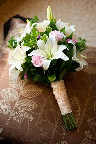 Stargazer Lily Bouquet, Outdoor Wedding Backdrops, Lily Bridal Bouquet, Prom Bouquet, Simple Wedding Bouquets, Tropical Wedding Inspiration, Tropical Wedding Flowers, Lily Wedding, Bridal Bouquet Flowers