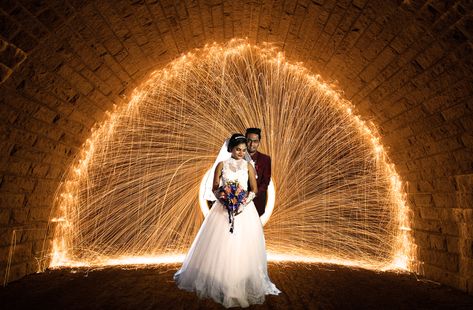 Modelling Ideas, Light Painting Photography, Pre Wedding Poses, Painting Photography, Beach Wedding Photos, Night Wedding, Wedding Suit, Couple Photoshoot, Prewedding Photography