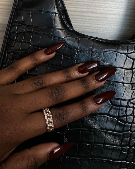 Burgundy girl for life. Burgundy And Chrome Nails, Red Brown Nail Color, Burgundy Nails Black Women, Burgundy Girl Aesthetic, Almond Nails Maroon, Fall Aesthetic Black Women, Burgundy Toe Nails, Cherry Brown Nails, Almond Nails Burgundy