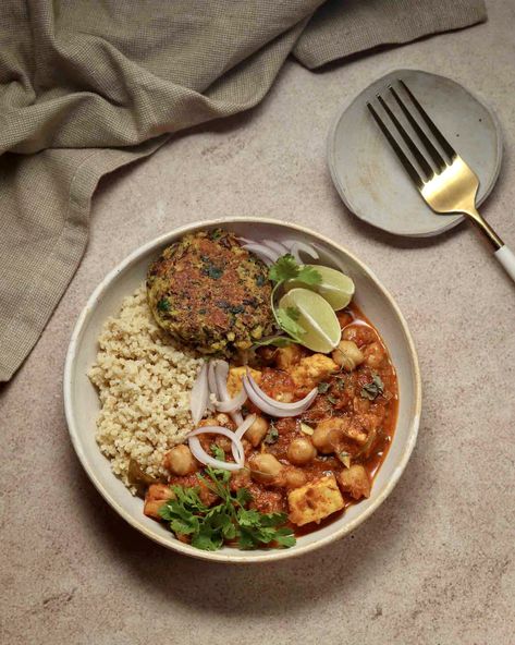 Foxtail Millet Bowl with Chickpeas & Paneer Curry No Rice Dinner Ideas, Paneer Bowl, Millet Bowl, Meals Gluten Free, Cookie Gluten Free, Nutrition Plate, Indian Diet Recipes, Healthy Breakfast Menu, Dinner Gluten Free