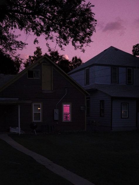 Suburbia Aesthetic Night, Suburban Neighborhood Aesthetic Night, Dark Suburban Aesthetic, Dark Suburbia, Melancholia Aesthetic, Midwest Emo, Arte Punk, Dreamcore Weirdcore, Before Sunrise