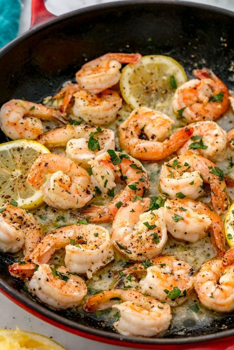 Lemon Garlic Shrimp - Delish.com Shrimp And Beans, Classic Shrimp Scampi Recipe, Dinner Fancy, Easy Shrimp Recipes, Grilled Shrimp Tacos, Grilled Seafood Recipes, Cilantro Lime Shrimp, Lemon Shrimp, Lemon Garlic Shrimp