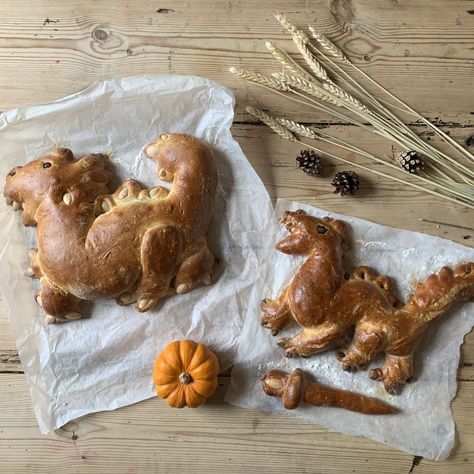 Michaelmas Dragon Bread, Dragon Bread Waldorf, Michaelmas Waldorf, Dragon Bread, Bread Animals, Bread Rustic, Bread Challah, Seasonal Recipes Fall, Halloween Breakfast