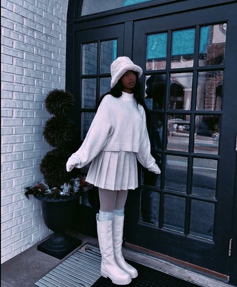 Croquette Black Women, Preppy Style Black Woman, Coquette Outfit Ideas Black Woman, Winter Aethestic Outfits, Black Feminine Outfit Winter, Coquette Aesthetic Black Women, Scholar Aesthetic Outfit, Soft Girl Outfits Black Women, Soft Girl Aesthetic Outfit Black Women