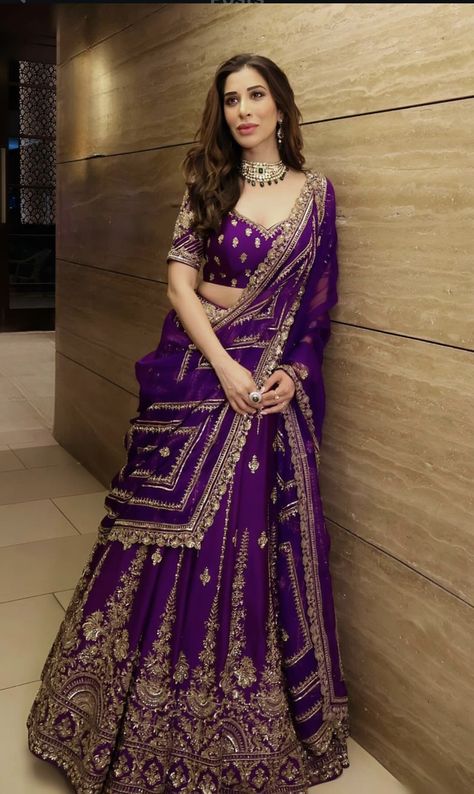 Handwork Lehenga, Latest Lehenga Design, Lehenga Designs Latest, Indian Wedding Reception Outfits, Latest Bridal Lehenga Designs, Indian Dresses For Women, Lehenga Design, Bridal Lehenga Designs, Simple Lehenga