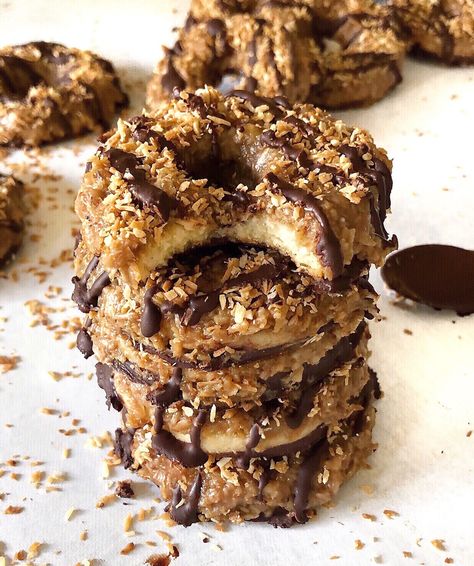 Samoa Cookies Healthy, Paleo Shortbread Cookies, Samoa Cookies Recipe, Samoas Recipe, Samoa Cookies, Paleo Cookies, Cookies Healthy, Paleo Sweets, Gluten Free Treats