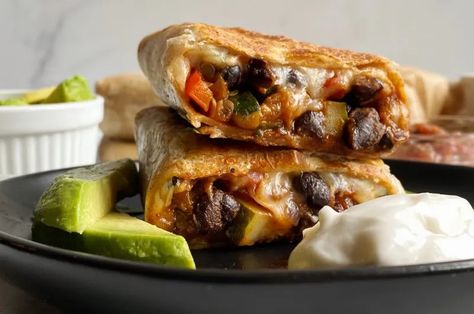 Black Bean and Veggie Burritos Veggie Burritos, Black Bean Burritos, Black Bean Burrito, Vegetarian Mains, Gluten Free Wraps, Bean Burritos, Veggie Burrito, Burritos Recipe, Bean Burger