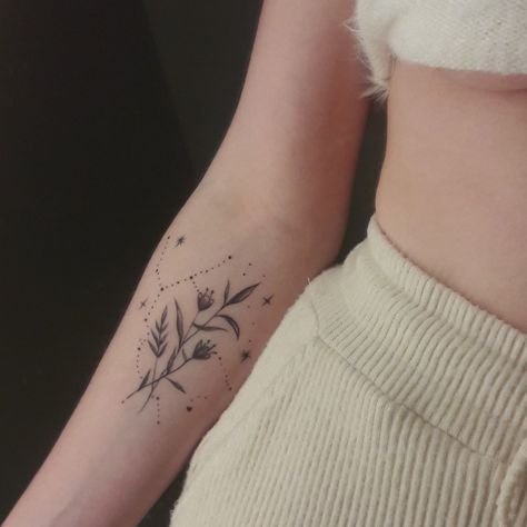 Tattoo Virgo, Tattoo Papillon, Virgo Constellation Tattoo, Virgo Constellation, Virgo Tattoo, Branch Tattoo, Constellation Tattoos, Knee Tattoo, First Tattoo