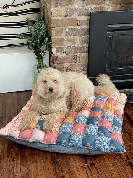 Comfiest Bed, Puff Quilt, Sewing Machine Projects, Cute Sewing Projects, Crazy Dog Lady, Textile Crafts, Comfy Bed, Cushion Inserts, Small Quilts