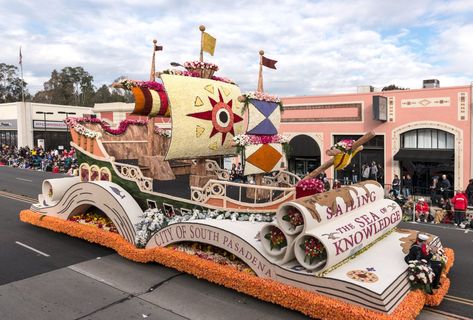 Images from the 124th Tournament of Roses in Pasadena, California. The 124th Rose Parade took place on January 1, 2013. Parade Float Ideas, Rose Bowl Parade, Tournament Of Roses Parade, Parade Design, Flower Garland Wedding, San Gabriel Valley, Vbs Themes, Rose Parade, Classic Sculpture