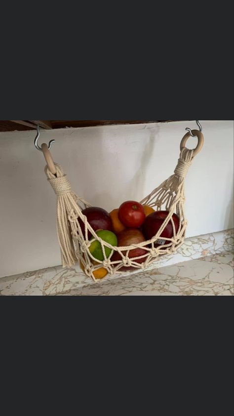 Diy Macrame Produce Hanger, Macrame Fruit Basket Diy, How To Make A Macrame Fruit Hammock, Dream Board Diy, Fruit Holder Macrame, Hanging Fruit Basket Kitchen Macrame, Crochet Skull Patterns, Diy Hammock, Fruit Holder