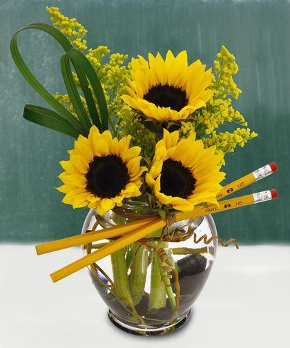 Teacher Flower Arrangements, Back To School Flower Arrangements, August Floral Arrangements, Teacher Bouquet, School Centerpieces, Teacher Appreciation Luncheon, Teacher Retirement Parties, Secretary's Day, Floral Design Classes